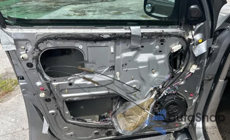 2003 Toyota Sequoia Sr5 из США, поврежденный, VIN 5TDZT34A03S143809